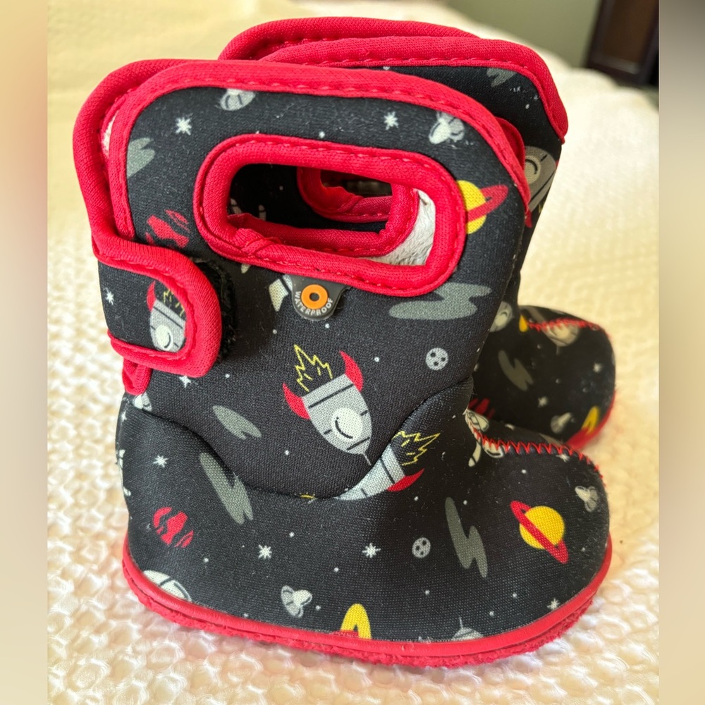 Bogs Toddler  Waterproof Red Space theme Faux Sherpa Lined Boots Winter 4us